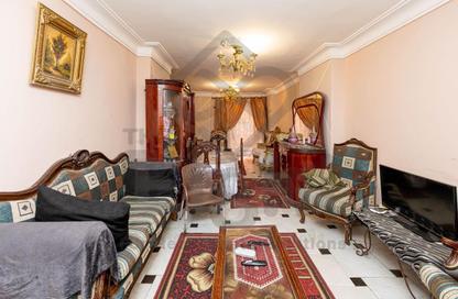 Apartment - 2 Bedrooms - 1 Bathroom for sale in Omar Al Mokhtar St. - Janaklees - Hay Sharq - Alexandria