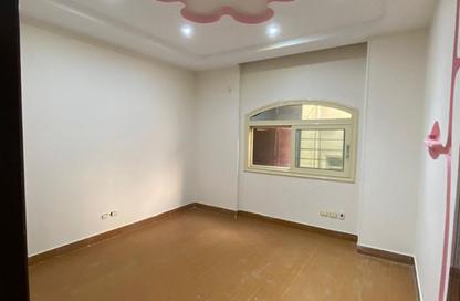 Apartment - 3 Bedrooms - 2 Bathrooms for rent in Omar Makram St. - Al Narges 6 - Al Narges - New Cairo City - Cairo