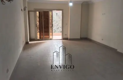 Apartment - 3 Bedrooms - 2 Bathrooms for sale in Abd Al Aziz Talaat St. - 6th Zone - Nasr City - Cairo