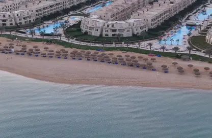 Chalet - 2 Bedrooms - 2 Bathrooms for sale in Lasirena Palm Beach - Al Ain Al Sokhna - Suez