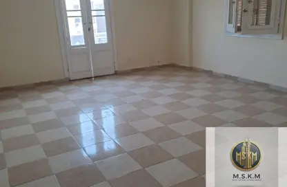 Apartment - 3 Bedrooms - 1 Bathroom for rent in Okba Ibn Nafaa St. - Al Narges 6 - Al Narges - New Cairo City - Cairo