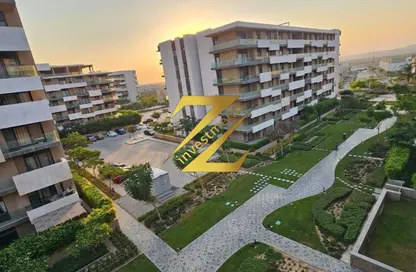 شقة - 3 غرف نوم - 3 حمامات للبيع في كمبوند البروج - كمبوندات الشروق - مدينة الشروق - القاهرة