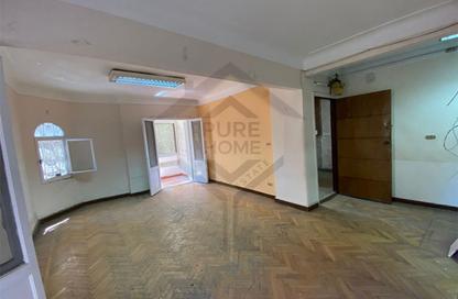 Office Space - 5 Bedrooms - 2 Bathrooms for sale in Ahmed Othman St. - Zezenia - Hay Sharq - Alexandria