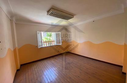 Office Space - Studio - 2 Bathrooms for sale in Ahmed Othman St. - Zezenia - Hay Sharq - Alexandria