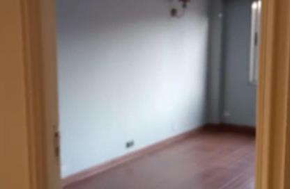 شقة - 4 غرف نوم - 2 حمامات للايجار في شارع جده - المهندسين - الجيزة