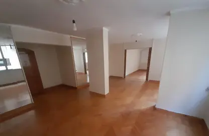 شقة - 3 غرف نوم - 1 حمام للايجار في شارع الزهراء - الدقي - الجيزة