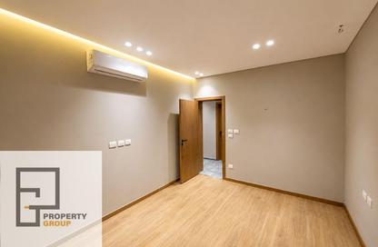 Apartment - 3 Bedrooms - 3 Bathrooms for sale in Village West - Sheikh Zayed Compounds - Sheikh Zayed City - Giza