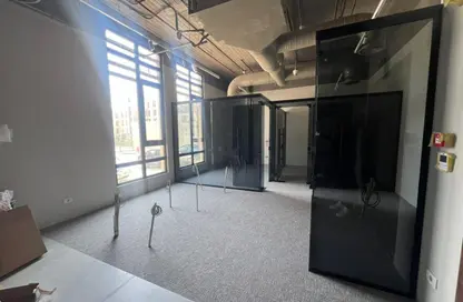 مساحات مكتبية - 3 غرف نوم - 1 حمام للايجار في ديستريكت 5 - كمبوندات التجمع الخامس - التجمع الخامس - مدينة القاهرة الجديدة - القاهرة مساحات مكتبية - 3 غرف نوم - 1 حمام للايجار في ديستريكت 5 - كمبوندات التجمع الخامس - التجمع الخامس - مدينة القاهرة الجديدة - القاهرة