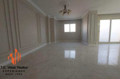 Apartment - 3 Bedrooms - 2 Bathrooms for sale in Al Gamaa Al Haditha St. - Al Hadaba Al Wosta - Mokattam - Cairo