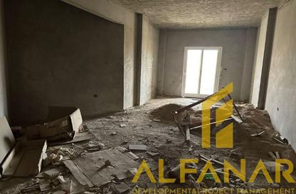 شقة - 3 غرف نوم - 2 حمامات للبيع في طريق الشروق - المنطقة السادسة غرب - مدينة الشروق - القاهرة