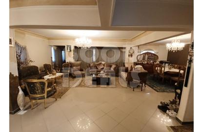 Apartment - 3 Bedrooms - 2 Bathrooms for sale in Ibn Maged St. - El Hegaz Square - El Nozha - Cairo