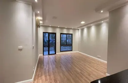 شقة - 3 غرف نوم - 2 حمامات للبيع في ذا كورت ياردز - كمبوندات الشيخ زايد - الشيخ زايد - الجيزة