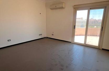فيلا - 5 غرف نوم - 2 حمامات للايجار في جراند ريزيدنس - المستثمرين الجنوبية - مدينة القاهرة الجديدة - القاهرة