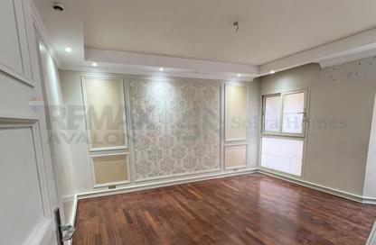 Apartment - 4 - 2 for sale in Al Geish Road - Laurent - Hay Sharq - Alexandria