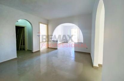 Apartment - 3 Bedrooms - 2 Bathrooms for sale in Abdel Salam Aref St. - Glim - Hay Sharq - Alexandria