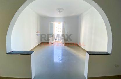 Apartment - 3 Bedrooms - 2 Bathrooms for sale in Abdel Salam Aref St. - Glim - Hay Sharq - Alexandria