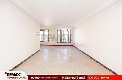 Apartment - 4 Bedrooms - 3 Bathrooms for sale in Al Geish Road - Laurent - Hay Sharq - Alexandria
