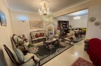 Apartment - 2 Bedrooms - 1 Bathroom for sale in Al Geish Road - Azarita - Hay Wasat - Alexandria