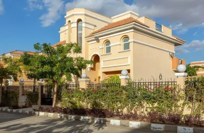 فيلا - 5 غرف نوم - 5 حمامات للبيع في كليوباترا بالاس - الحي الخامس - مدينة الشروق - القاهرة