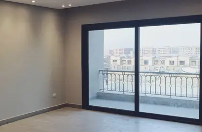 Apartment - 3 Bedrooms - 3 Bathrooms for rent in Village West - Sheikh Zayed Compounds - Sheikh Zayed City - Giza