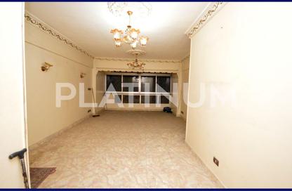 شقة - 2 غرف نوم - 1 حمام للايجار في ميدان السيوف - السيوف - حي اول المنتزة - الاسكندرية