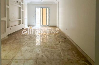 Apartment - 3 Bedrooms - 2 Bathrooms for sale in Khaled Ibn Alwaleed St. - Sidi Beshr - Hay Awal El Montazah - Alexandria