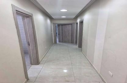 Apartment - 2 Bedrooms - 2 Bathrooms for sale in Stone Residence - 5th Settlement Compounds - The 5th Settlement - New Cairo City - Cairo