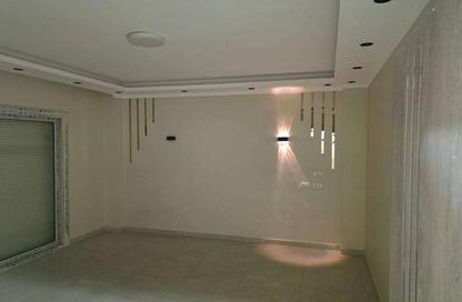 Apartment - 2 Bedrooms - 2 Bathrooms for sale in Stone Residence - 5th Settlement Compounds - The 5th Settlement - New Cairo City - Cairo