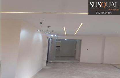 Apartment - 3 Bedrooms - 2 Bathrooms for sale in Al Mohandes Shawky Abdel Moneim St. - El Laselky - New Maadi - Hay El Maadi - Cairo