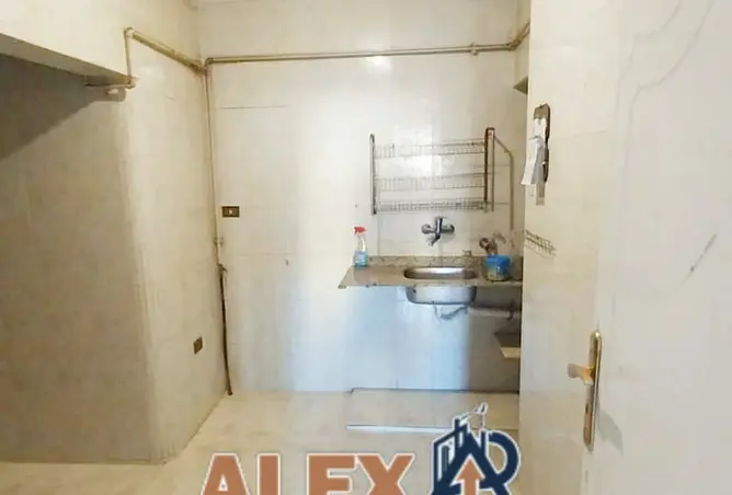 121658648 - Property Image 3