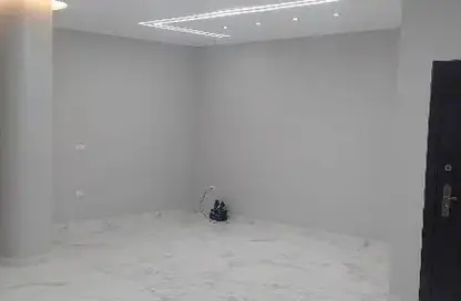 شقة - 3 غرف نوم - 2 حمامات للايجار في شارع 17 - الحي الخامس - التجمع الخامس - مدينة القاهرة الجديدة - القاهرة