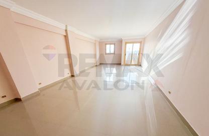 Apartment - 3 Bedrooms - 2 Bathrooms for sale in Kafr Abdo St. - Kafr Abdo - Roushdy - Hay Sharq - Alexandria