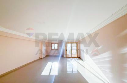 Apartment - 3 Bedrooms - 2 Bathrooms for sale in Kafr Abdo St. - Kafr Abdo - Roushdy - Hay Sharq - Alexandria