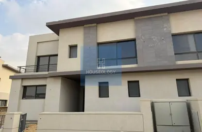 Villa - 3 Bedrooms - 3 Bathrooms for sale in Swan Lake Residence - 5th Settlement Compounds - The 5th Settlement - New Cairo City - Cairo