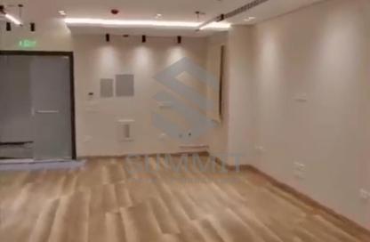 Office Space - Studio - 1 Bathroom for rent in Hyde Park Business District Mall - South Teseen St. - The 5th Settlement - New Cairo City - Cairo