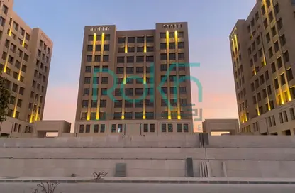 Office Space - Studio - 4 Bathrooms for rent in Arkan Plaza - 26th of July Corridor - Sheikh Zayed City - Giza