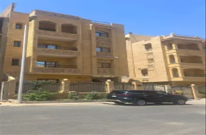Apartment - 3 Bedrooms - 2 Bathrooms for sale in Abou El Houl - New Cairo City - Cairo