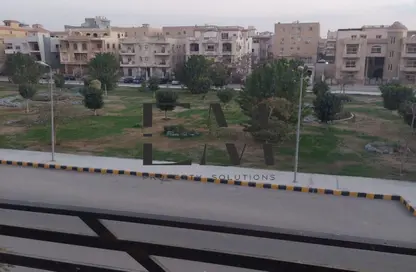 شقة - 3 غرف نوم - 2 حمامات للايجار في طريق خدمه - حى جنوب الاكايمية - مدينة القاهرة الجديدة - القاهرة