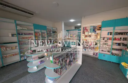 محل - استوديو - 1 حمام للايجار في شارع 9 - الهضبة العليا - المقطم - القاهرة