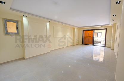 Apartment - 3 Bedrooms - 1 Bathroom for rent in Valore Antoniades - Smouha - Hay Sharq - Alexandria Apartment - 3 Bedrooms - 1 Bathroom for rent in Valore Antoniades - Smouha - Hay Sharq - Alexandria