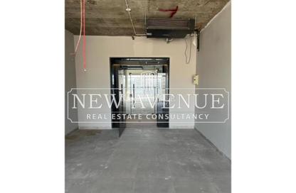 Office Space - 2 Bedrooms - 1 Bathroom for rent in Concord Plaza - South Investors Area - New Cairo City - Cairo