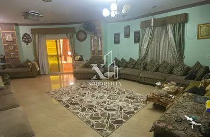 شقة - 3 غرف نوم - 2 حمامات للبيع في شارع 10 - الحي الحادي عشر - الشيخ زايد - الجيزة