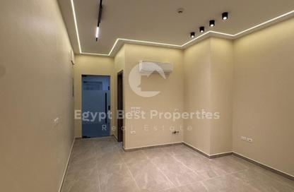 Office Space - Studio - 1 Bathroom for rent in South Gate Mall - South Teseen St. - The 5th Settlement - New Cairo City - Cairo