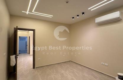 Office Space - Studio - 1 Bathroom for rent in South Gate Mall - South Teseen St. - The 5th Settlement - New Cairo City - Cairo