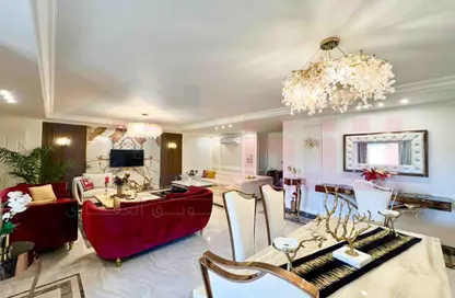 شقة - 5 غرف نوم - 3 حمامات للبيع في سموحة - حي شرق - الاسكندرية