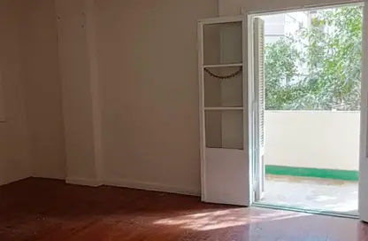 Apartment - 3 Bedrooms - 1 Bathroom for rent in Mohamed Farid St. - El Hegaz Square - El Nozha - Cairo