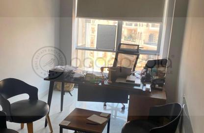مساحات مكتبية - استوديو - 2 حمامات للايجار في حياتى ريزيدنس - المستثمرين الشمالية - مدينة القاهرة الجديدة - القاهرة