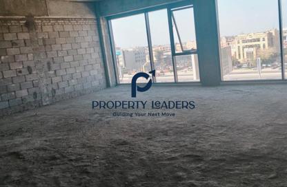 Office Space - Studio - 4 Bathrooms for rent in Arkan Plaza - 26th of July Corridor - Sheikh Zayed City - Giza