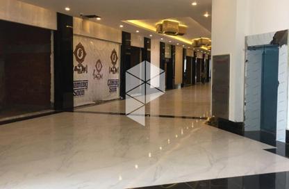 محل تجاري - استوديو - 1 حمام للايجار في شارع مجمع البنوك - شارع التسعين الجنوبي - التجمع الخامس - مدينة القاهرة الجديدة - القاهرة
