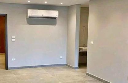 Apartment - 3 Bedrooms - 3 Bathrooms for rent in Village West - Sheikh Zayed Compounds - Sheikh Zayed City - Giza